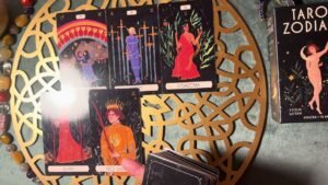 Leia mais sobre o artigo KTOŚ MARZY O RELACJI Z TOBĄ 😍 #tarot #wróżba #tarotreading #tarotcards #tarotreader