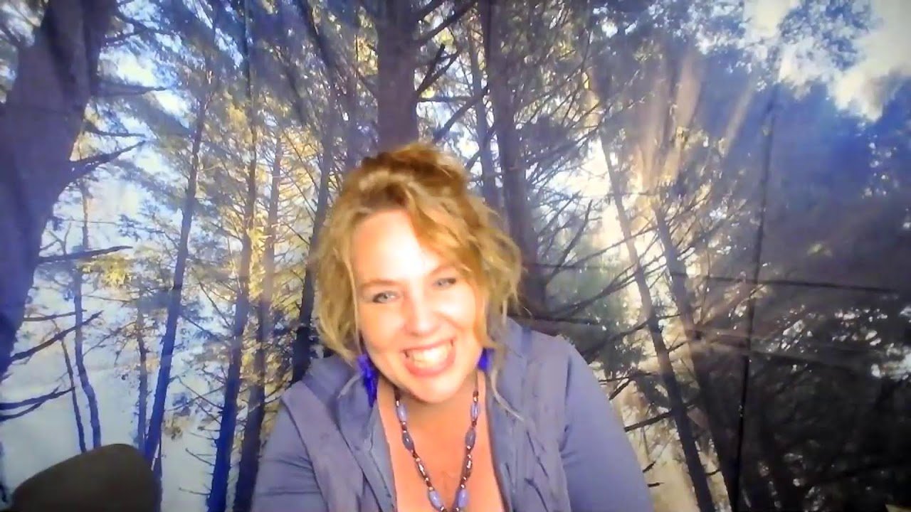 No momento, você está visualizando Today’s Tarot 3/23: A player is done playing & would give ANYTHING to stand beside this Queen