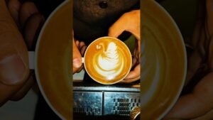 Leia mais sobre o artigo cappuccino art with coffee ☕🔥 #coffeelatteart #trending #shortvideo #latteart #tarot #like #subscrib