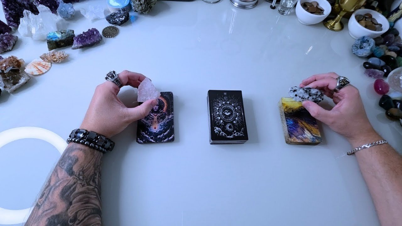 No momento, você está visualizando Ele(a) FICA OU SAI DA MINHA VIDA TAROT? Vamos Voltar a Ficar Juntos?