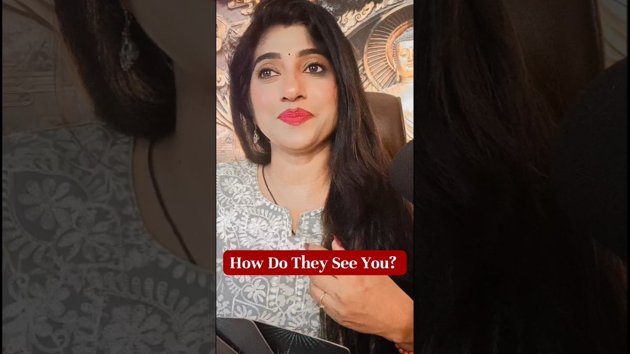 No momento, você está visualizando How Do They See You? #tarot #shorts