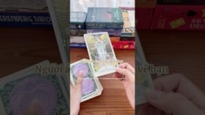 Leia mais sobre o artigo Người ấy đang nghĩ gì về bạn 💌🕊️ #sippingtarot #tarot #tarotreader #tarotreading #tarotvoinara