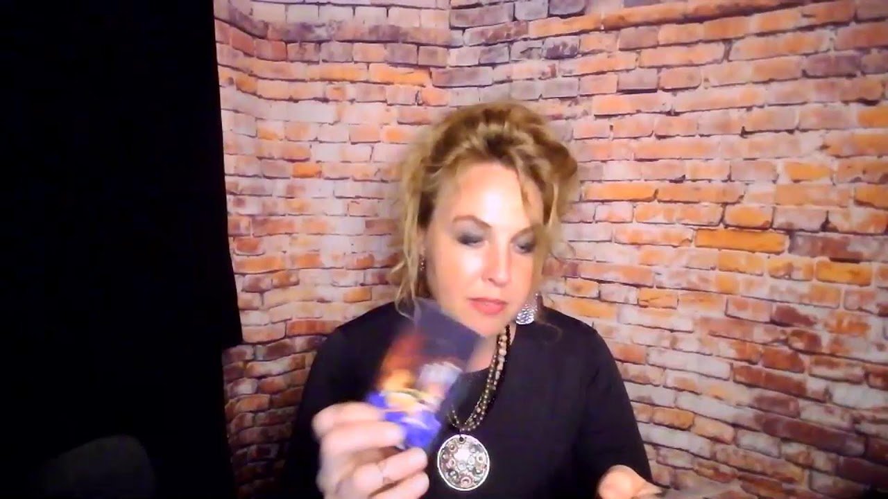 No momento, você está visualizando Today’s Tarot 4/8: They’re nervously sending the message….