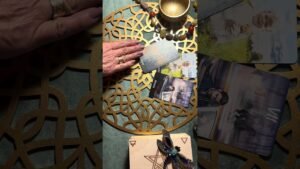 Leia mais sobre o artigo CO ON CHCIAŁBY CI POWIEDZIEĆ 😘 #shortsvideo #shortsviral #shortvideo. #tarot  #wróżba #tarotcards