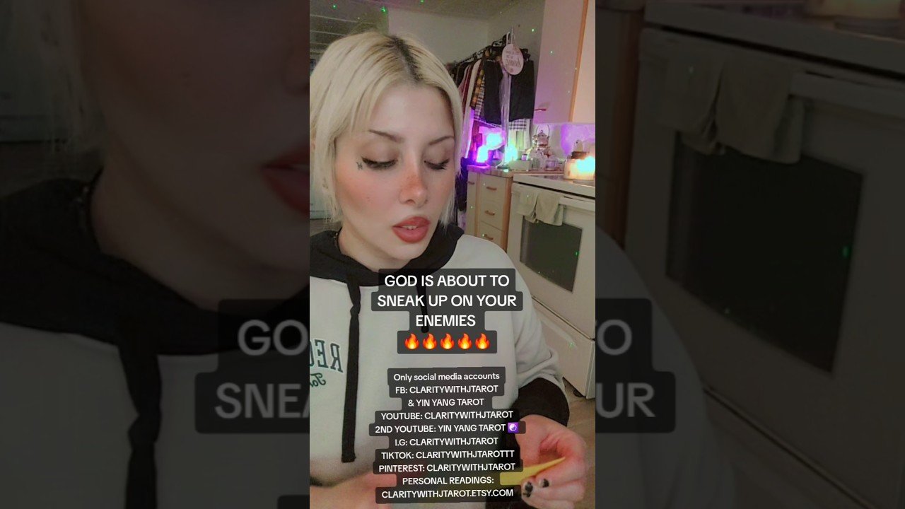 No momento, você está visualizando GOD IS ABOUT TO SNEAK UP ON YOUR ENEMIES  #tarot #tarotreading #shorts