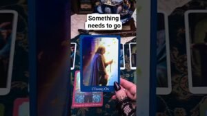Leia mais sobre o artigo Something needs to go #tarot #tarotreading #fortunetelling