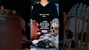 Leia mais sobre o artigo × ×× ER ×× KANN SICH NICHT MEHR VON DIR ABLENKEN × #liaranova #tarot #divination