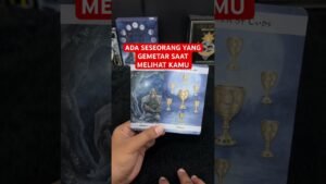 Leia mais sobre o artigo ADA SESEORANG YANG GEMETAR SAAT MELIHAT KAMU #tarot #tarotreading
