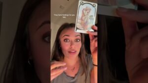 Leia mais sobre o artigo Claim it. Link in bio to book tarot card reading #manifestation #tarot #love