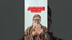 Leia mais sobre o artigo ENERGI SESEORANG YANG MULAI MELIHAT AURA KAMU #tarot