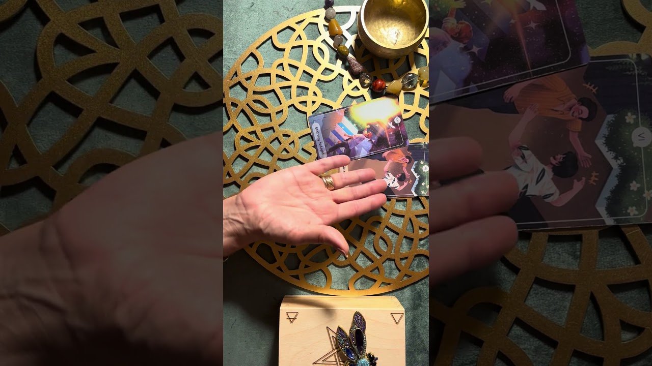 Leia mais sobre o artigo KTO IDZIE DO CIEBIE W MIŁOŚCI ❤️ #shortsvideo #shortsviral #shortvideo #tarot #wróżba #tarotreading