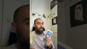 Leia mais sobre o artigo Le mensonge qu’il se répète sur toi tous les soirs  #tarot #oracleamour #taro