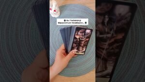 Leia mais sobre o artigo 🌘 Які ТАЄМНИЦІ Відкриються Незабаром… 🌒 таро розклад #shorts  #tarot  #таро