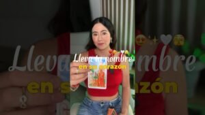 Leia mais sobre o artigo hay una persona que lleva tu nombre en su corazón  #tarot