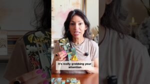 Leia mais sobre o artigo When It Feels Like Everything Is Falling Apart | Intuitive Tarot Message #energyreading #intuitive