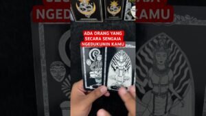 Leia mais sobre o artigo ADA ORANG YANG SECARA SENGAJA NGEDUKUNIN KAMU #tarot #tarotreading