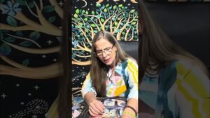 Leia mais sobre o artigo Espiando ele(a) hoje! Inscreva-se no Zamira Tarot e veja o vídeo completo! #zamiratarot #tarot