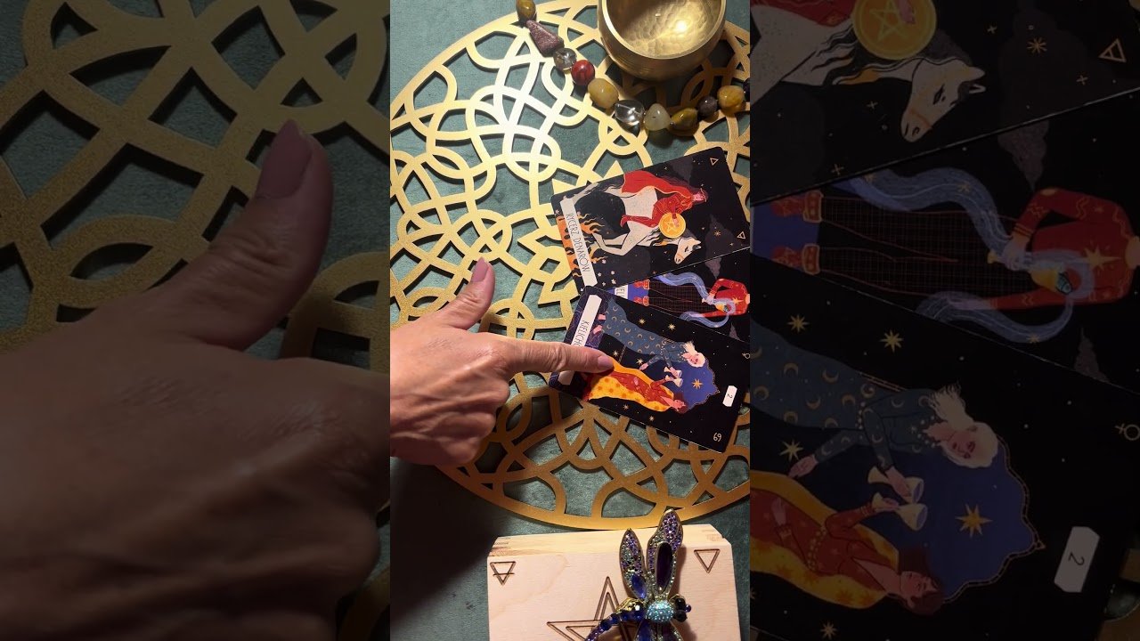No momento, você está visualizando KTO CIEBIE OBSERWUJE 😘 #short #shortvideo #shortsvideo #tarot #wróżba #tiktok #tiktokvideo