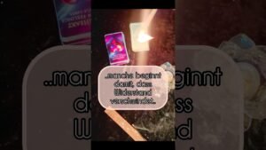 Leia mais sobre o artigo MANCHES KOMMT ERST NÄHER, WENN DU AUFHÖRST, ES ZU ZIEHEN..🌹#tarot #tarotreading