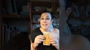 Leia mais sobre o artigo Mensaje que tienes que ver 👀📩🫶🏻🔮#karmen_namaste#tarot#lecturacartas #predictions #karma
