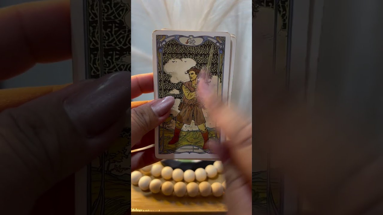 No momento, você está visualizando Preste atenção nessa pessoa  #tarot