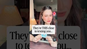 Leia mais sobre o artigo They’re THIS close to texting you…#tarot #tarotreading #tarotcards
