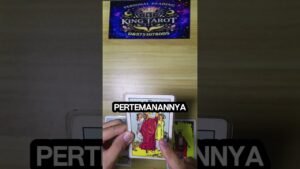 Leia mais sobre o artigo ADA HAL YANG DIA LAKUKAN, DAN ITU BUKAN TENTANG MERINDUKANMU ?!? #pesansemesta #tarot #kinktarot