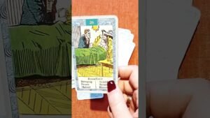 Leia mais sobre o artigo chi sta per contattarti?❤️😊#shorts #tarocchi #interattivo #tarot #viral #music #trending #new #love