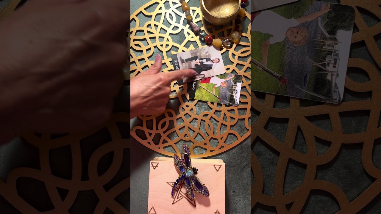 No momento, você está visualizando KTO SIĘ W TOBIE ZAKOCHAŁ ❤️ #short #shortsvideo #shortvideo #tarot #wróżba #tiktok #tiktokvideo