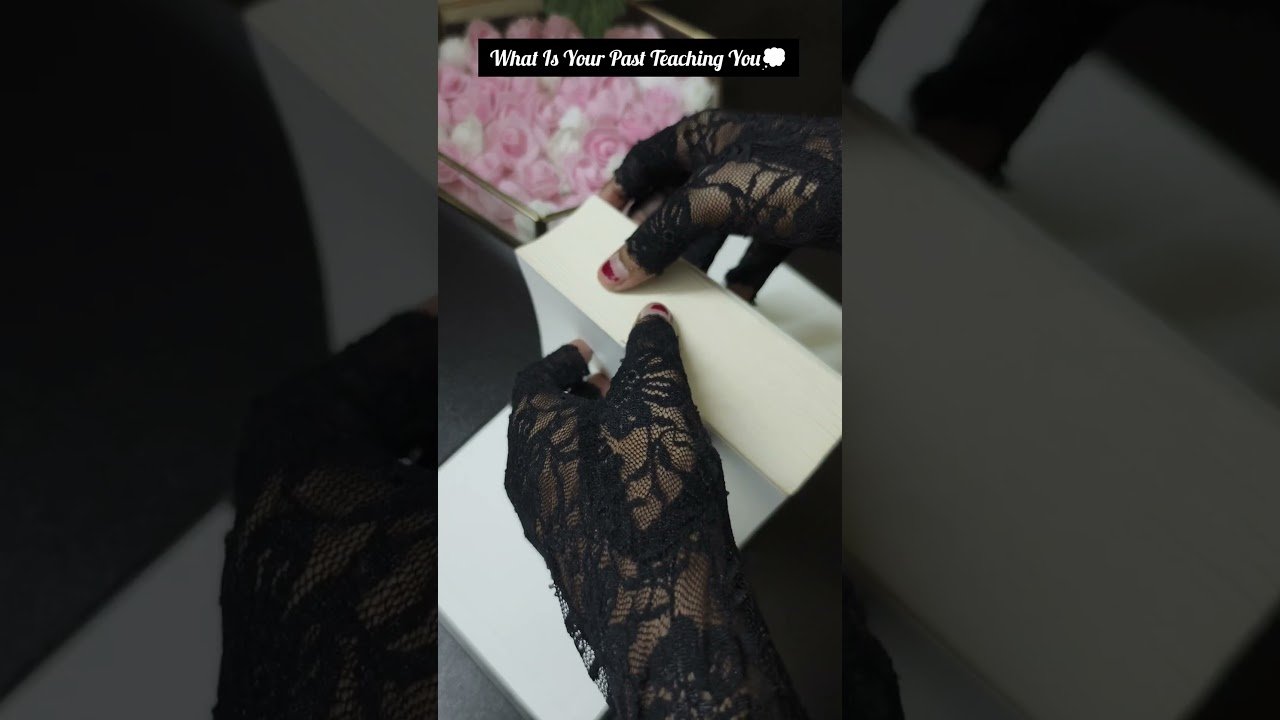 No momento, você está visualizando The book of answers 🧿#tarot #tarotreading #shorts #trending #shortvideo #youtubeshorts #guidance