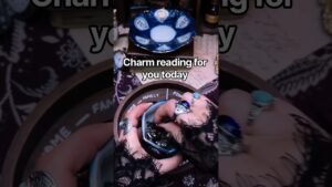 Leia mais sobre o artigo charm reading for you today #tarot #tarotreading #charmreading