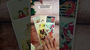 Leia mais sobre o artigo 🕯 Що він приховує та про що мовчить? таро розклад #shorts  #tarot  #таро