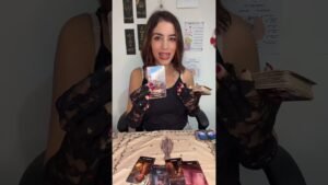 Leia mais sobre o artigo #lecartediviola #tarot #oracolodellasibilla #amore #perte